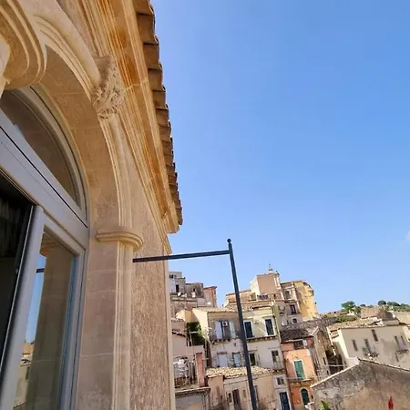 Super Giù - Rooftop Skyline * Raguse